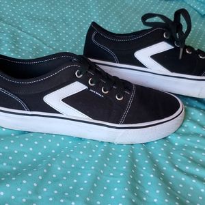Boys Airwalk shoes size 4